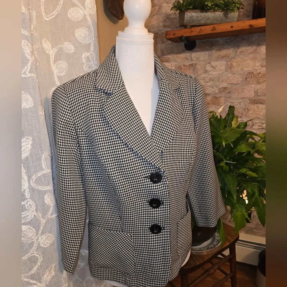 T. MILANO Black and White Houndstooth Blazer